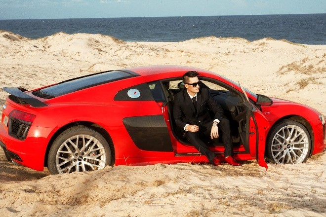 Tiền đạo Công Vinh 'đá cặp' cùng Audi R8 Coupe - ảnh 15