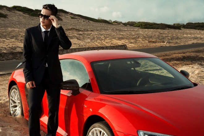 Tiền đạo Công Vinh 'đá cặp' cùng Audi R8 Coupe - ảnh 2