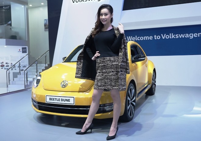 Mê mải với những bóng hồng bốc lửa tại triển lãm ô tô - ảnh 34