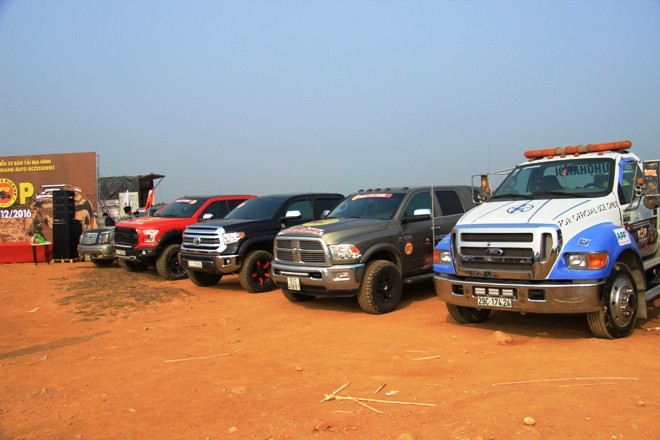 Bán tải lập sân chơi offroad riêng - ảnh 1