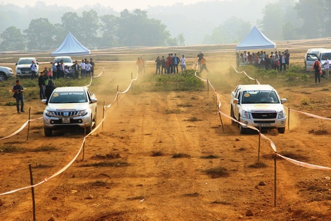 Bán tải lập sân chơi offroad riêng - ảnh 4