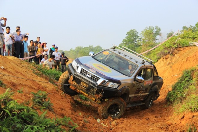 Bán tải lập sân chơi offroad riêng - ảnh 7