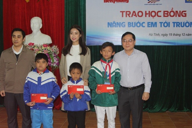 Trao 250 triệu cho học sinh nghèo Hà Tĩnh - ảnh 4