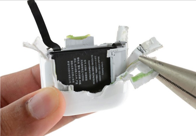 AirPods của Apple vừa ra mắt bị chấm 0 điểm - ảnh 1