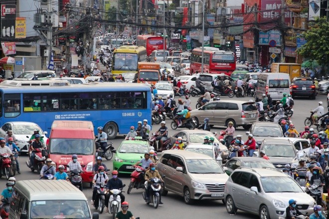 Khu vực sân bay Tân Sơn Nhất kẹt cứng ngày cận Tết - ảnh 10