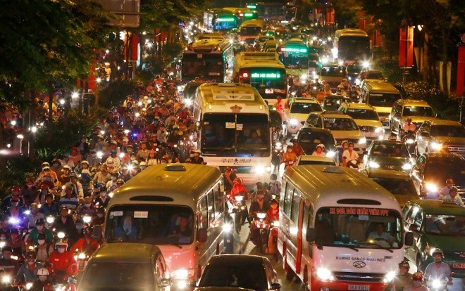 Khu vực sân bay Tân Sơn Nhất kẹt cứng ngày cận Tết - ảnh 13