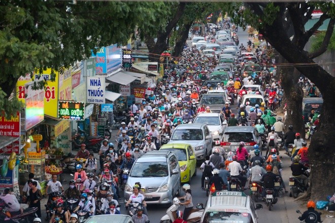 Khu vực sân bay Tân Sơn Nhất kẹt cứng ngày cận Tết - ảnh 9