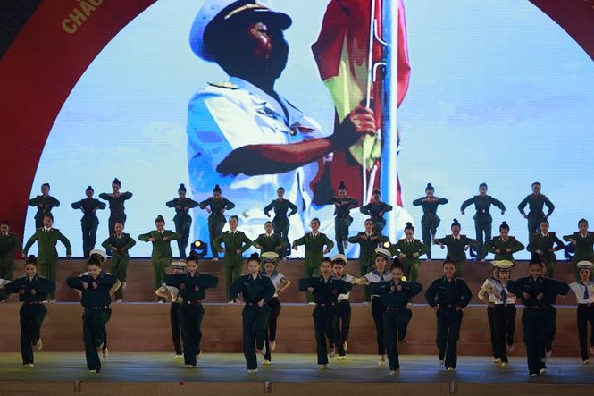 Dạ hội ‘Niềm tin son sắt’ chào mừng thành công Đại hội XII - ảnh 10