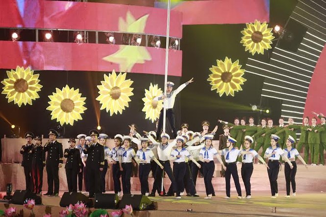 Dạ hội ‘Niềm tin son sắt’ chào mừng thành công Đại hội XII - ảnh 11