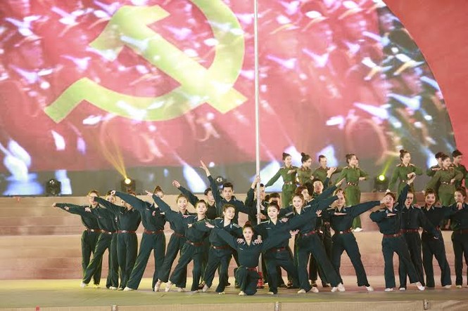 Dạ hội ‘Niềm tin son sắt’ chào mừng thành công Đại hội XII - ảnh 12