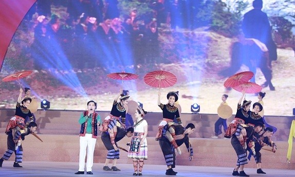 Dạ hội ‘Niềm tin son sắt’ chào mừng thành công Đại hội XII - ảnh 7