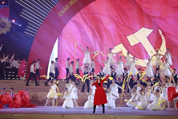 Dạ hội ‘Niềm tin son sắt’ chào mừng thành công Đại hội XII - ảnh 13