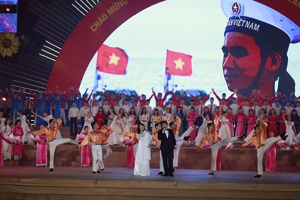 Dạ hội ‘Niềm tin son sắt’ chào mừng thành công Đại hội XII - ảnh 14