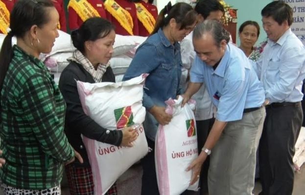 Hỗ trợ 25 tấn gạo, 5 tỷ đồng cho ngư dân vùng cá chết - ảnh 1