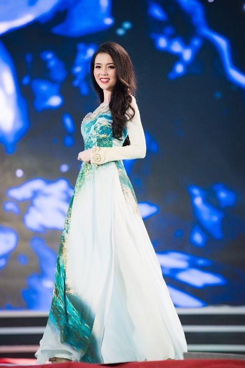 30 thí sinh hoa hậu khoe nét nền nã trong tà áo dài - ảnh 1