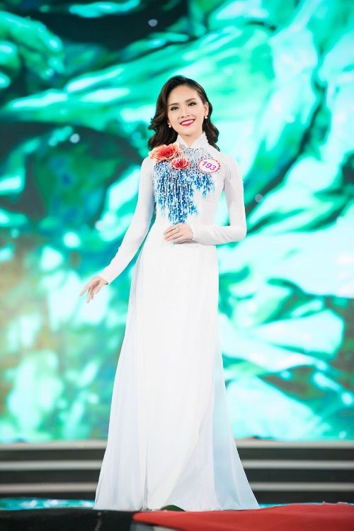 30 thí sinh hoa hậu khoe nét nền nã trong tà áo dài - ảnh 8