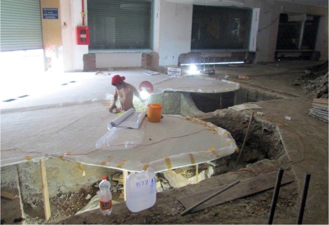 Ba tháng bóc gạch mosaic Thương xá Tax Sài Gòn để bảo tồn - ảnh 8