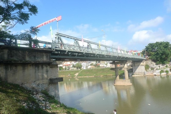 Hàng nghìn người xúc động 'chia tay' cầu Kỳ Cùng - ảnh 2