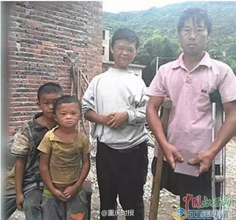Cậu bé nghèo đổi đời nhờ giống hệt tỷ phú Jack Ma - ảnh 1