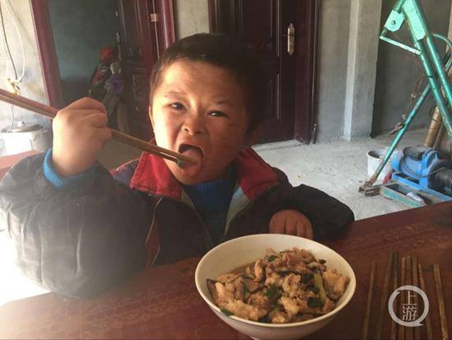 Cậu bé nghèo đổi đời nhờ giống hệt tỷ phú Jack Ma - ảnh 5