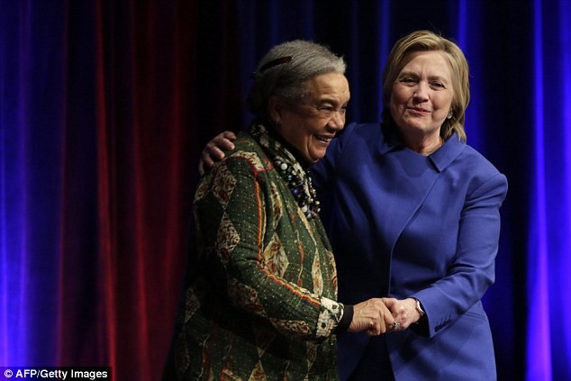 Hillary già nua trong lần xuất hiện công khai đầu tiên sau thất bại - ảnh 3
