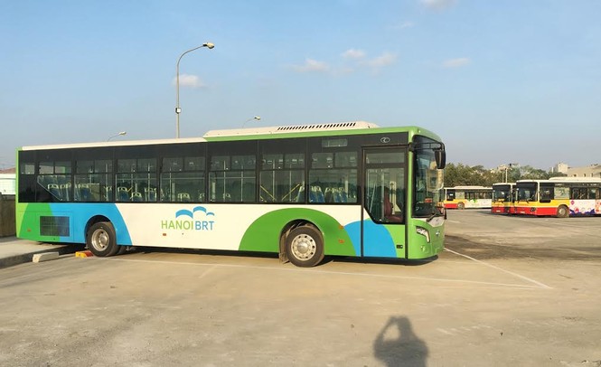 Cận cảnh dàn xe buýt nhanh BRT tiện nghi đầu tiên ở Thủ đô - ảnh 2
