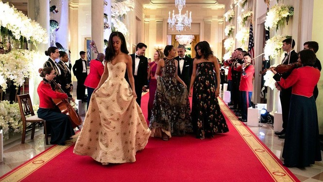 Hình ảnh đáng nhớ của ông Obama trong năm cuối tại Nhà Trắng - ảnh 3