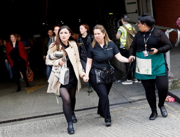 Sơ tán trung tâm mua sắm ở Manchester vì ‘tiếng nổ lớn’ - ảnh 1