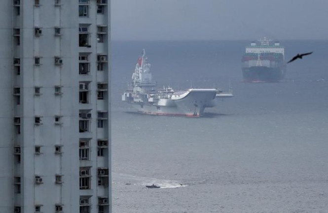 Tàu sân bay Liêu Ninh lần đầu cập cảng Hong Kong - ảnh 3