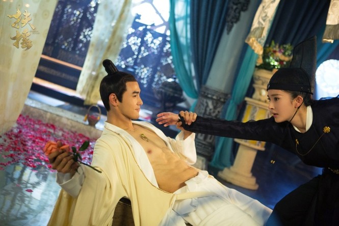Lộ ảnh hậu trường ‘cảnh nóng’ giữa Dương Mịch và tài tử gốc Việt - ảnh 10