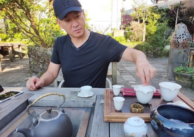 Bị cấm cửa showbiz, ‘Nhĩ Khang’ Châu Kiệt về quê làm nông - ảnh 4