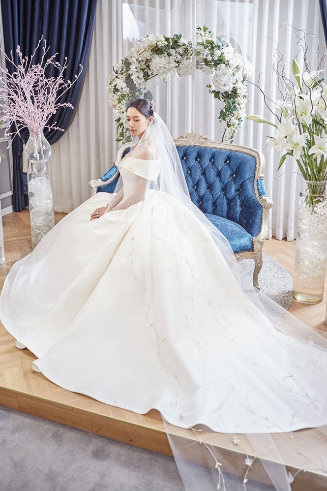 ‘Búp bê gợi cảm’ xứ Hàn Clara tung ảnh cưới sau bê bối tình dục - ảnh 2