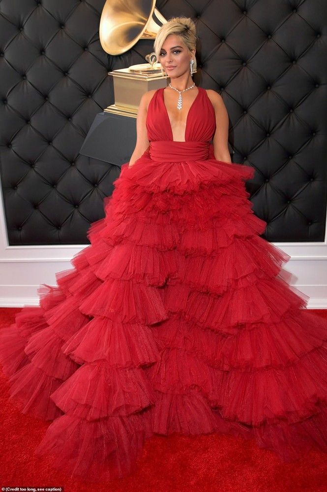 Thảm đỏ Grammy 2019: Miley Cyrus không nội y, Cardi B ‘độc - lạ' - ảnh 10