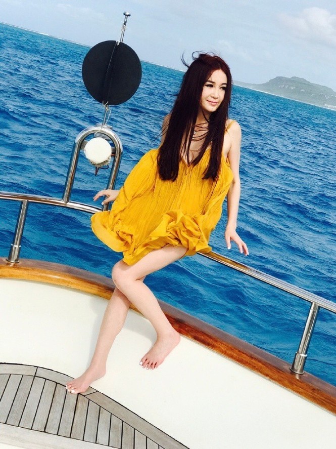 ‘Phan Kim Liên’ Ôn Bích Hà mặc bikini khoe body nuột nà ở tuổi 52 - ảnh 10