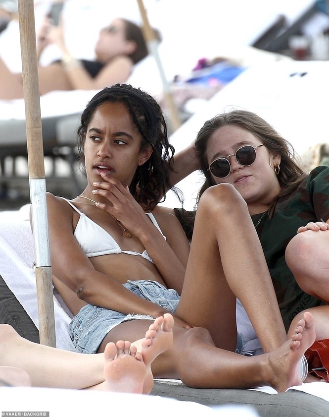 Con gái ông Obama diện bikini khoe ‘mình dây’ 1m85 như người mẫu - ảnh 6