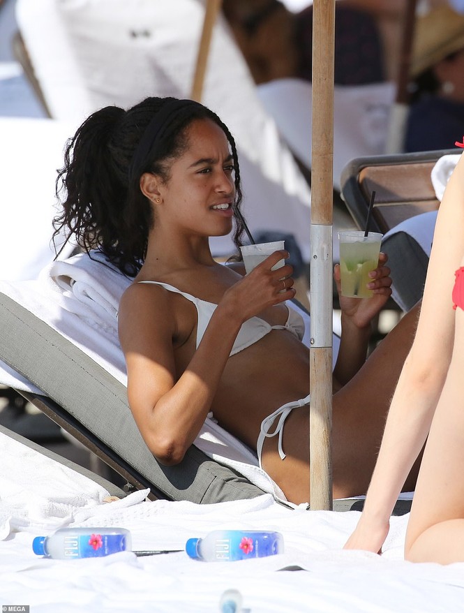 Con gái ông Obama diện bikini khoe ‘mình dây’ 1m85 như người mẫu - ảnh 7