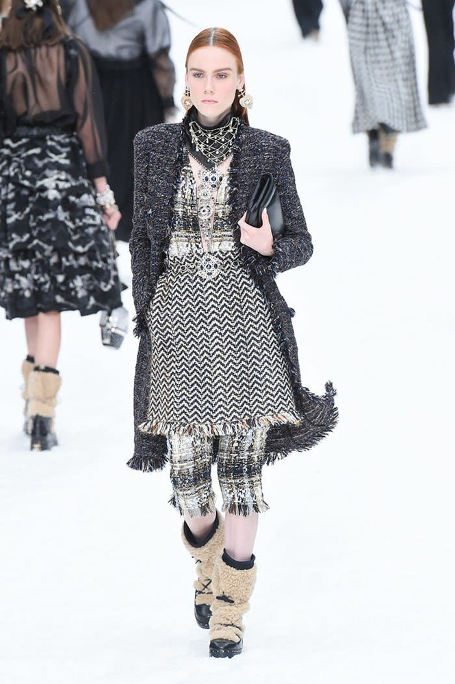 Dàn người mẫu bật khóc trong show cuối cùng của huyền thoại Karl Lagerfeld - ảnh 11