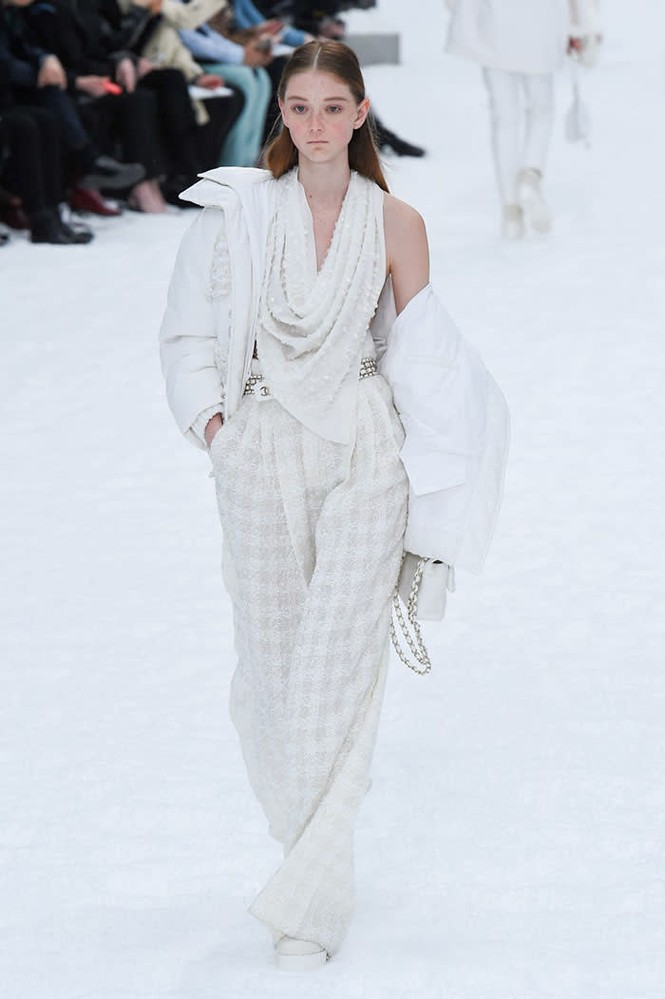 Dàn người mẫu bật khóc trong show cuối cùng của huyền thoại Karl Lagerfeld - ảnh 13