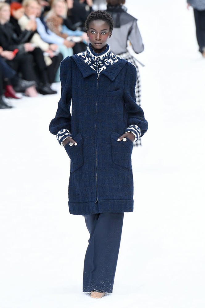 Dàn người mẫu bật khóc trong show cuối cùng của huyền thoại Karl Lagerfeld - ảnh 10