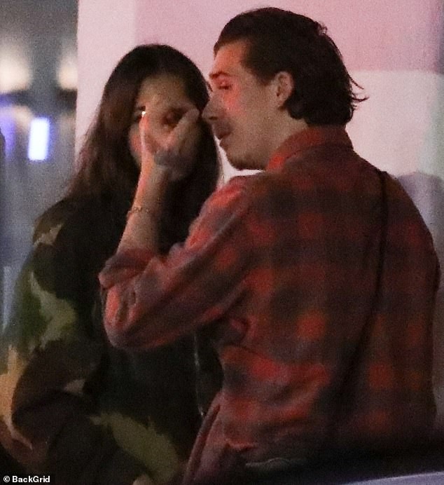 Brooklyn Beckham cãi nhau với bạn gái đến mức khóc, em trai phải hoà giải - ảnh 12
