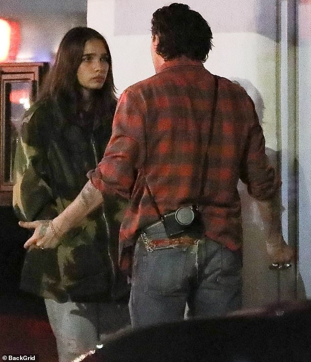 Brooklyn Beckham cãi nhau với bạn gái đến mức khóc, em trai phải hoà giải - ảnh 8