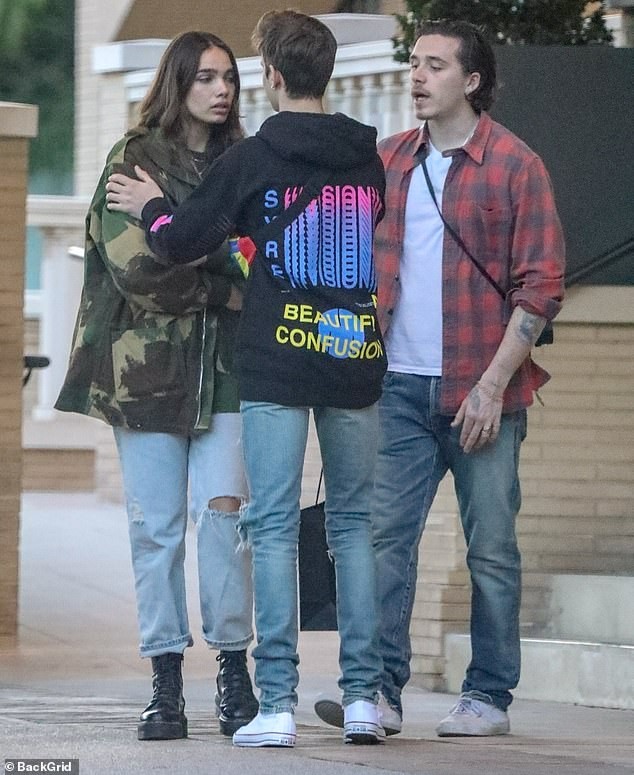 Brooklyn Beckham cãi nhau với bạn gái đến mức khóc, em trai phải hoà giải - ảnh 1