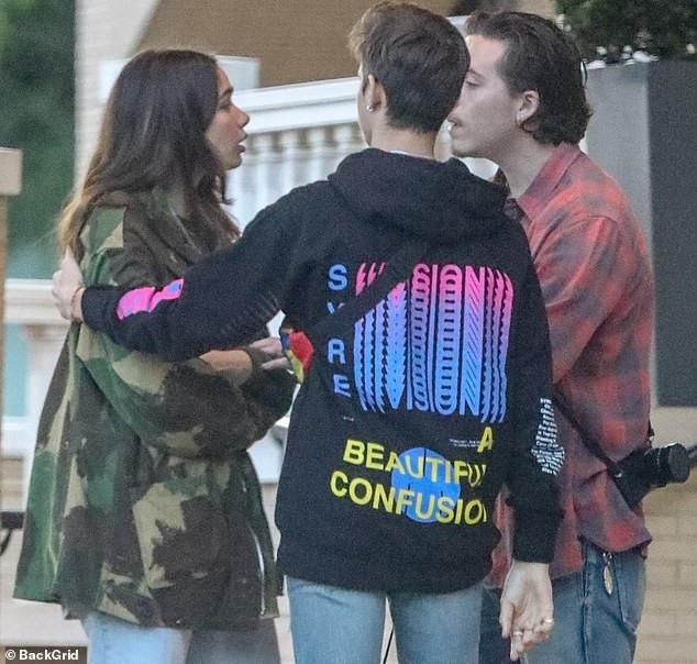 Brooklyn Beckham cãi nhau với bạn gái đến mức khóc, em trai phải hoà giải - ảnh 2