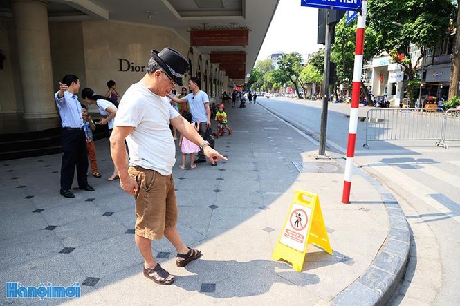 Phạt đến 7 triệu đồng hành vi vứt rác bừa bãi tại phố đi bộ hồ Hoàn Kiếm - ảnh 11