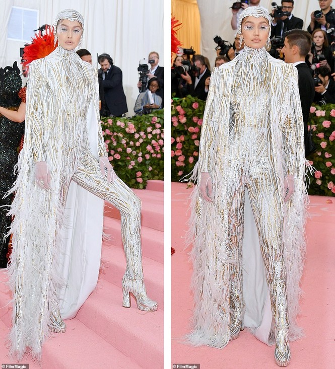 ‘Choáng’ với những bộ cánh kỳ quái nhất thảm đỏ Met Gala 2019 - ảnh 10