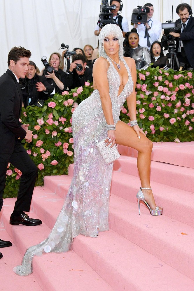 Loạt mỹ nhân chuộng mốt không nội y, xuyên thấu gây 'náo loạn' Met Gala 2019 - ảnh 6