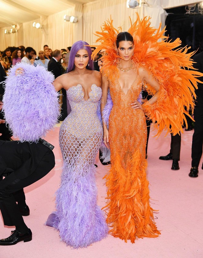 Loạt mỹ nhân chuộng mốt không nội y, xuyên thấu gây 'náo loạn' Met Gala 2019 - ảnh 12