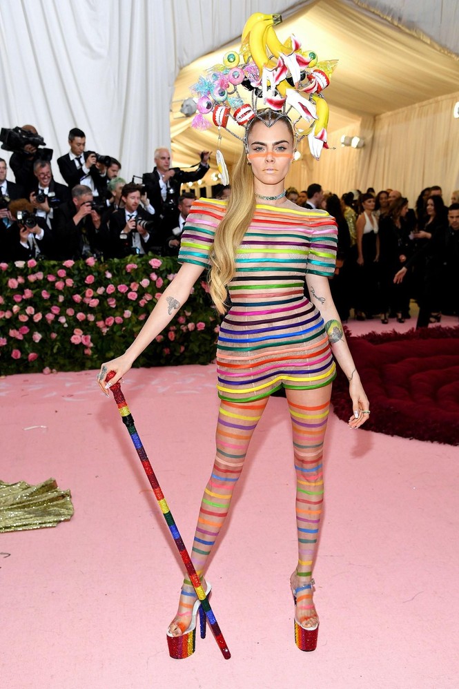 Loạt mỹ nhân chuộng mốt không nội y, xuyên thấu gây 'náo loạn' Met Gala 2019 - ảnh 9