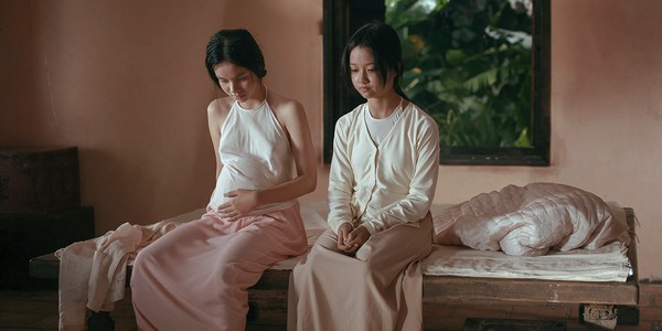 Nhan sắc nữ diễn viên đóng cảnh nóng năm 13 tuổi trong phim ‘Người vợ ba’ - ảnh 6