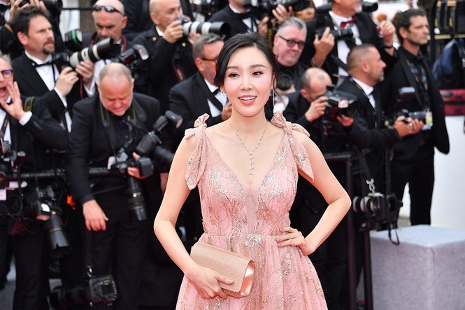 Củng Lợi, Lưu Đào sang trọng, nghệ sĩ vô danh bị đuổi khéo trên thảm đỏ Cannes - ảnh 13